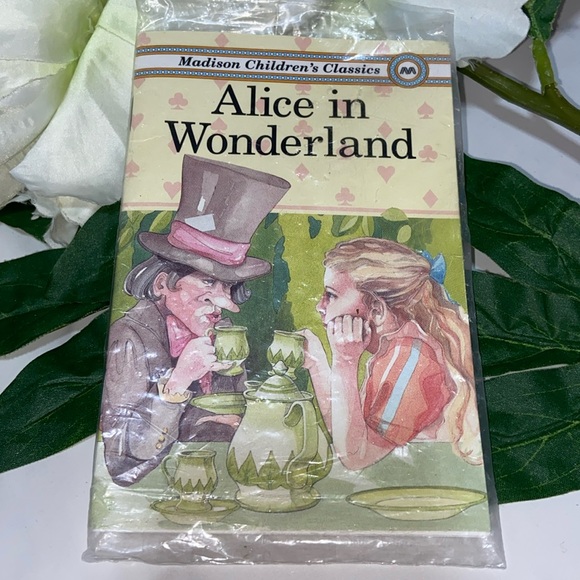 Alice in Wonderland White Castle 1992 - Castle Tales - Picture 4 of 10